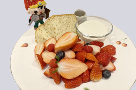 渋谷店のいちごのシフォンケーキ