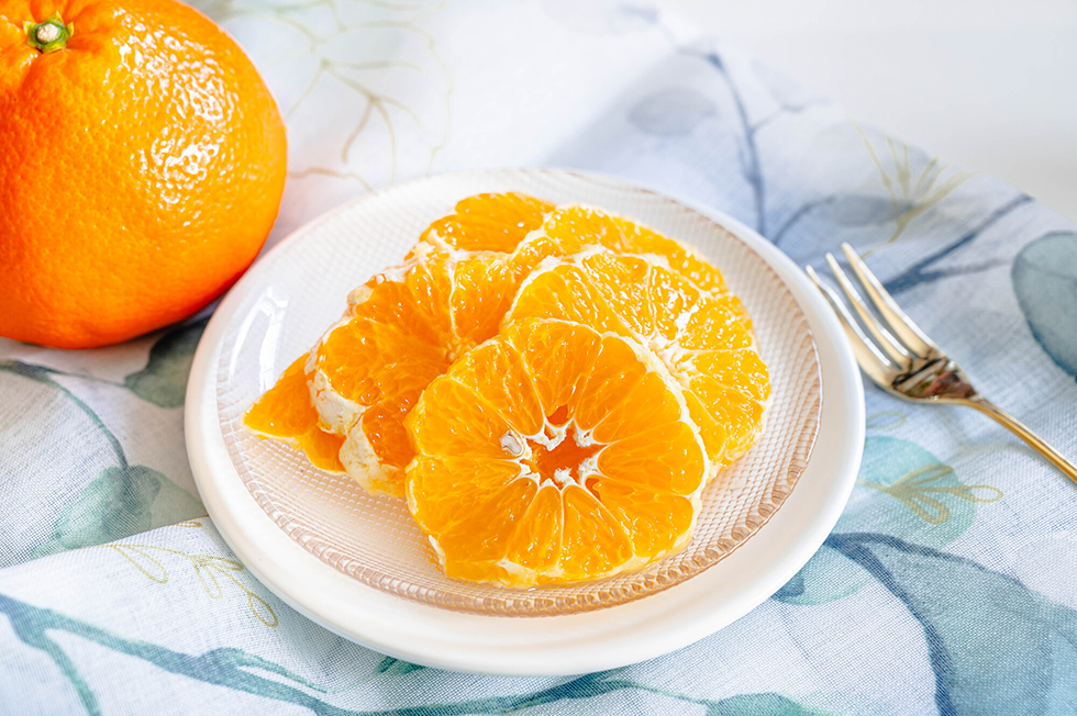 食べやすくカットしたみかん