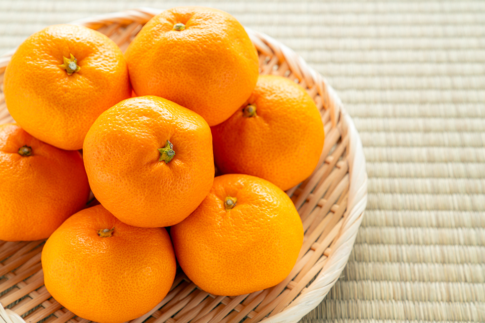 ざるに盛られたみかん