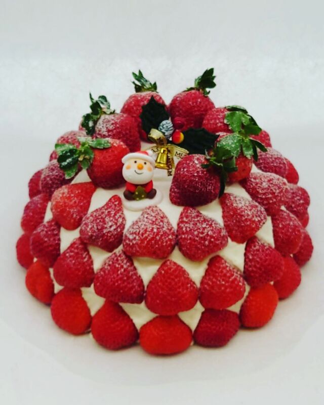 果実園のフルーツ盛り沢山のスペシャルなクリスマスケーキがなんと、ネットでご注文できるようになりました✨🎄🎄🎄
当日店内で手作り、当日お渡し！
出来立てならではの果実園リーベルのケーキで素敵なクリスマスをお過ごしください🥰
＜予約ページ＞
https://kajitsuen.jp/html/xs_2022sp.html⁡
⁡⁡
⁡#果実園 #果実園リーベル #リーベル #フルーツパーラー #フルーツ #くだもの #フルーツタルト #フルーツサンド #フルーツパフェ #パフェ #パフェ巡り #パフェ活 #パフェ部 #ズコット #sweet #スイーツ #ケーキ #cake #クリスマス #クリスマスケーキ #あまおう #いちご