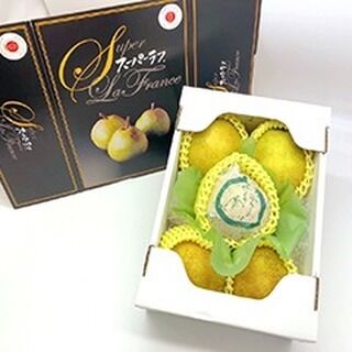 ＜新年フルーツご紹介＞

ラフランスの中で特に選りすぐり厳選商品であるスーパーラフランスが入荷しました！

【オンラインショップURL】 https://kajitsuen.shop/ 
そして皆様にはささやかですが200円OFFクーポンをご用意させていただきました。 購入の際は、購入決済画面に出てくる『ショップクーポン入力』欄に、以下のクーポンコードの入力をお忘れなく！！！ 

【クーポンコード】
 2025newyear
※期間　本日から 2025/1/31 まで　1回のみ　200円引き

 ぜひご賞味くださいませ。