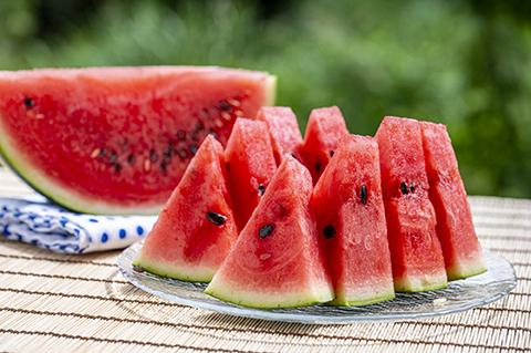 カットしたスイカ